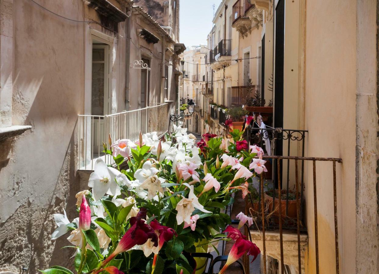 Feel Home Ortigia 2 Syracuse Bagian luar foto